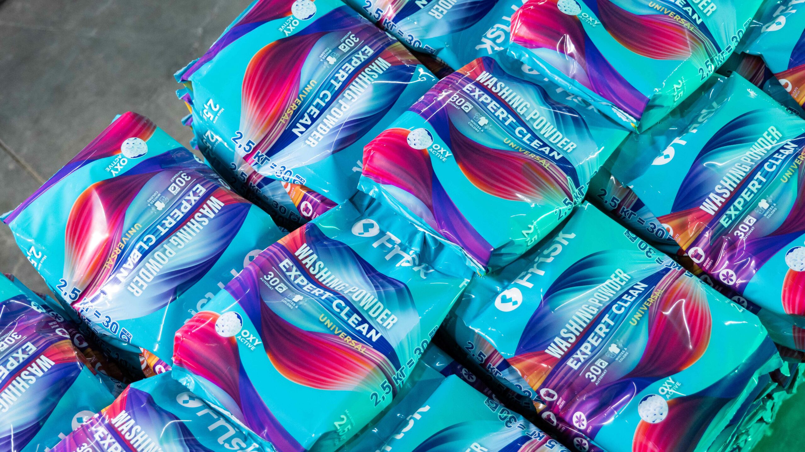 Detergent de rufe pudră ambalat pe palet la fabrica SM-HIM